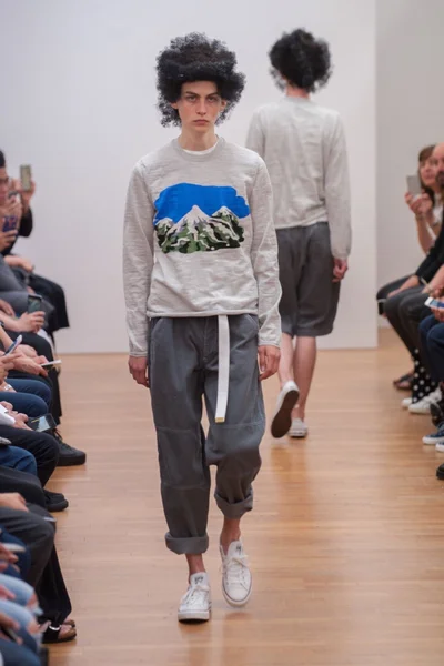 Look 16